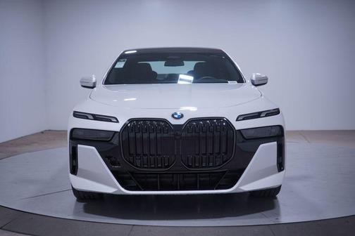 2026 BMW 740 i