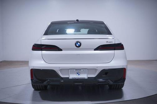 2026 BMW 740 i