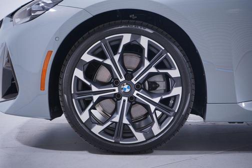 2025 BMW 230 i