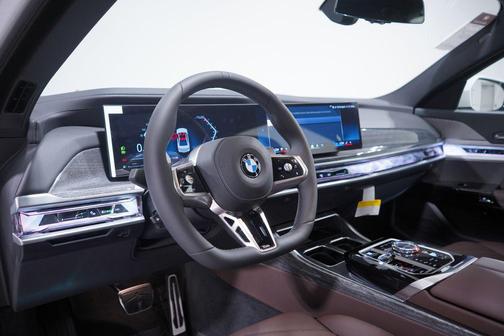 2025 BMW 740 i
