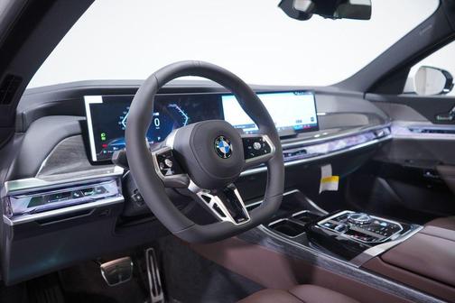 2026 BMW 740 i
