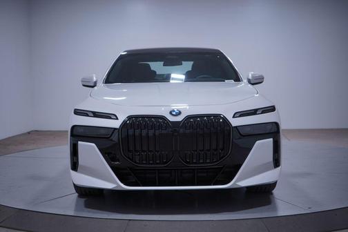 2026 BMW 740 i
