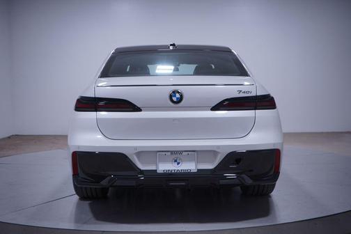 2026 BMW 740 i