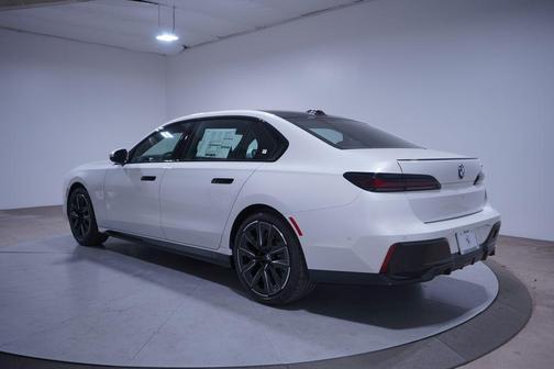 2026 BMW 740 i