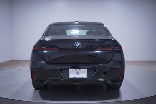 2025 BMW 740 i