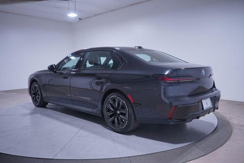 2025 BMW 740 i