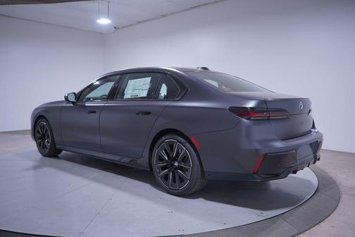 2026 BMW 740 740i