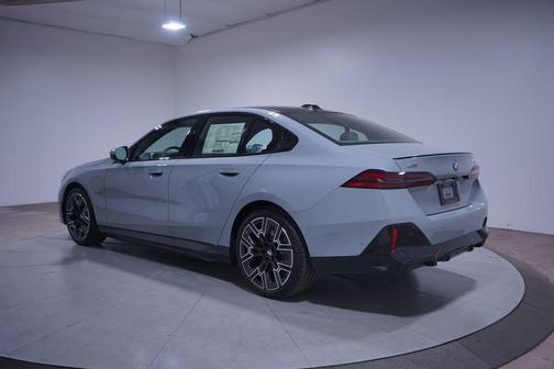 2026 BMW 550e xDrive