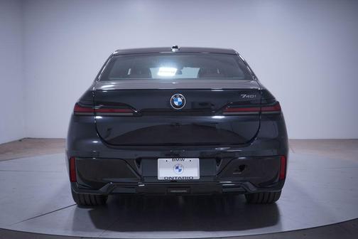 2026 BMW 740 i