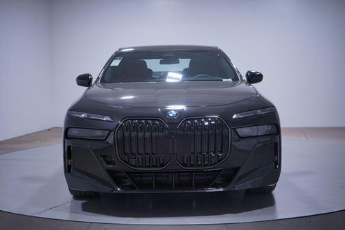 2026 BMW 740 i