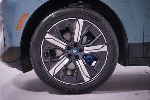 2024 BMW iX 