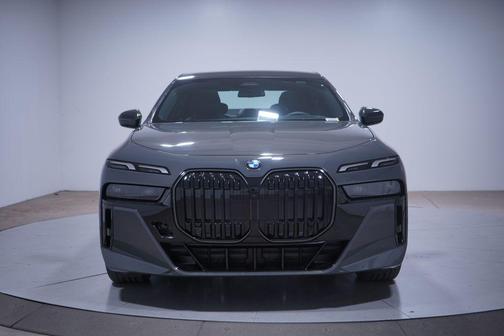 2026 BMW 740 i