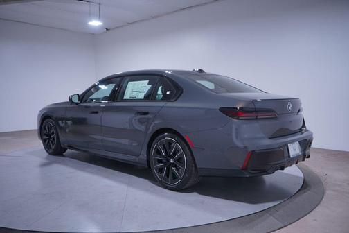 2026 BMW 740 i