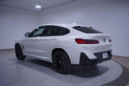2025 BMW X4 M40i