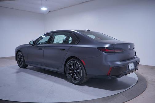 2026 BMW 740 i