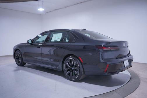 2026 BMW 740 740i
