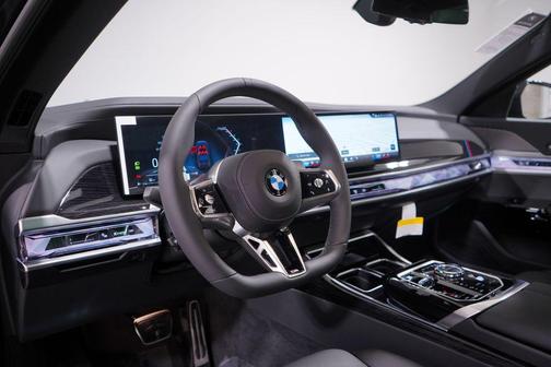 2026 BMW 740 740i