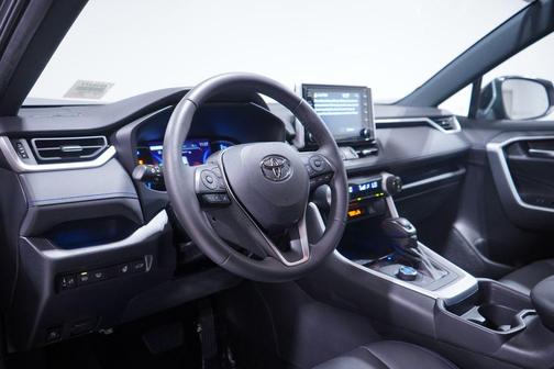 2021 Toyota RAV4 Hybrid SE