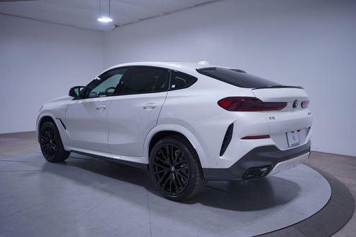 2026 BMW X6 M60i