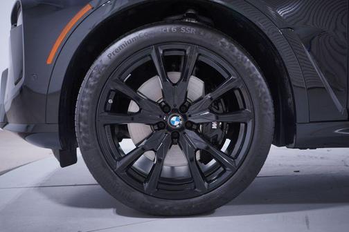2025 BMW X7 M60i