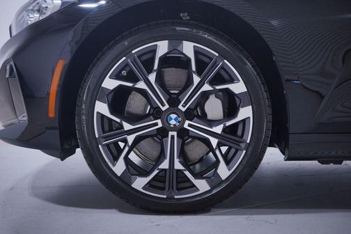 2025 BMW 330 i