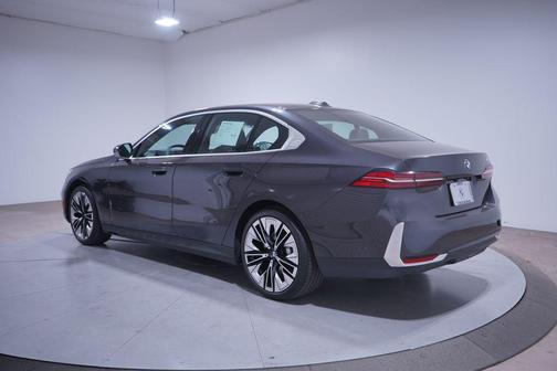 2025 BMW 530 i