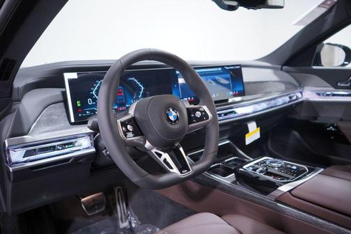 2026 BMW 740 i