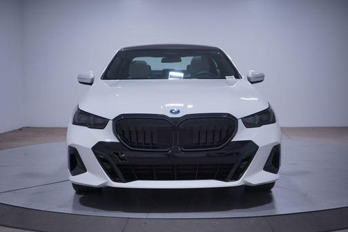 2026 BMW 550e xDrive