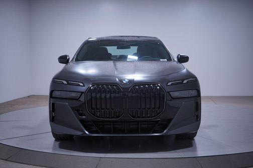 2026 BMW 740 i