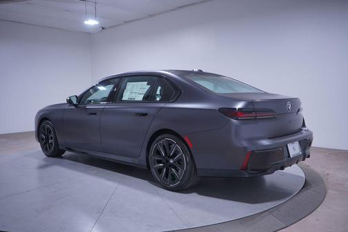 2026 BMW 740 i