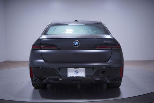 2026 BMW 740 i