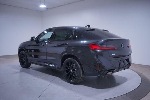 2025 BMW X4 xDrive30i