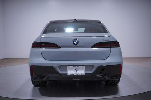 2026 BMW 740 i