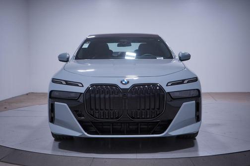 2026 BMW 740 i