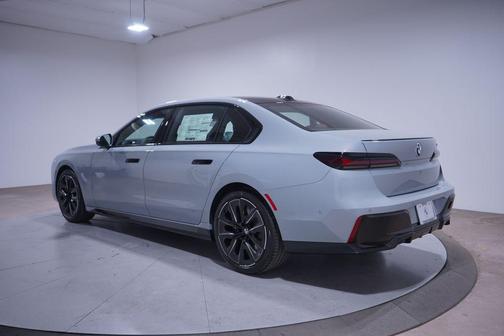 2026 BMW 740 i