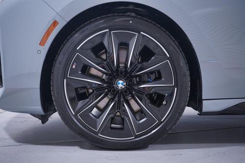 2026 BMW 740 i