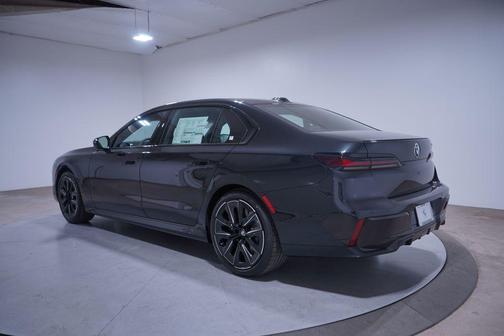 2026 BMW 740 i