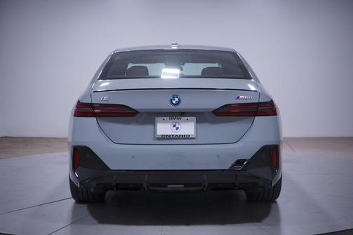 2025 BMW i5 M60