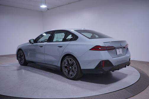 2025 BMW i5 M60