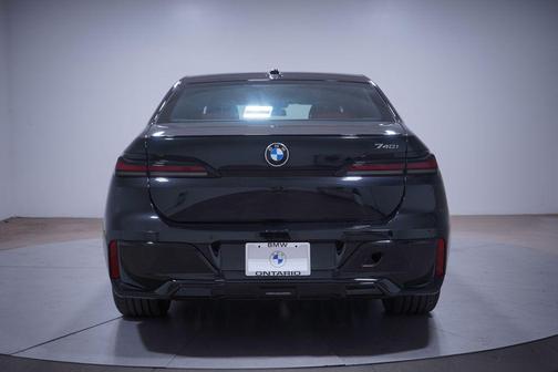 2026 BMW 740 740i