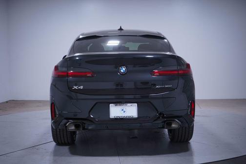 2025 BMW X4 xDrive30i