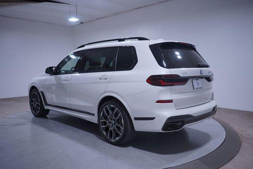 2024 BMW X7 M60i