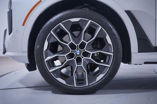 2024 BMW X7 M60i
