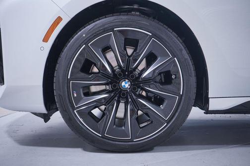 2026 BMW 740 i