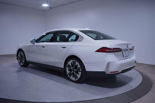 2025 BMW 530 i