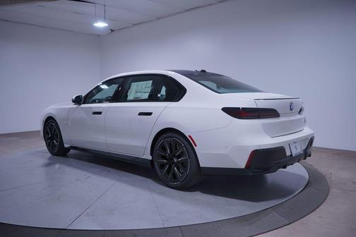 2026 BMW 740 i