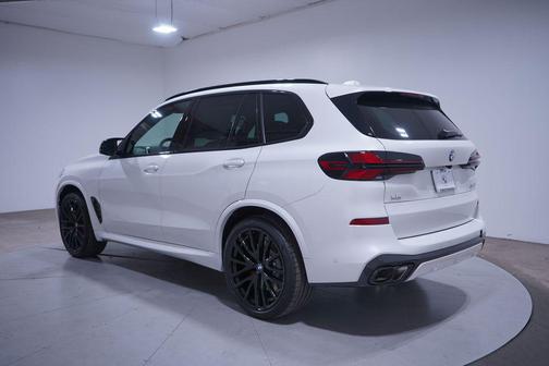 2026 BMW X5 M60i