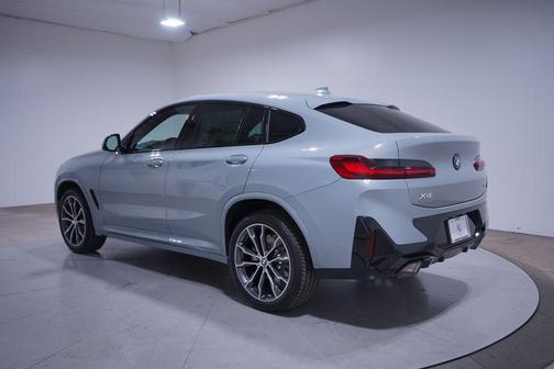 2025 BMW X4 xDrive30i