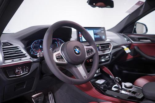 2025 BMW X4 xDrive30i