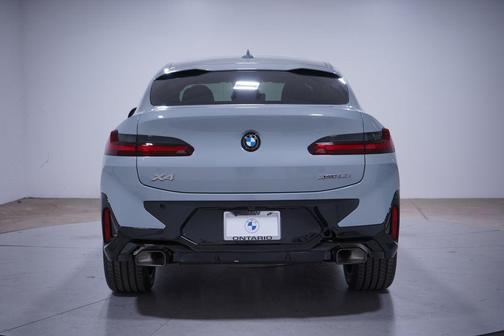 2025 BMW X4 xDrive30i